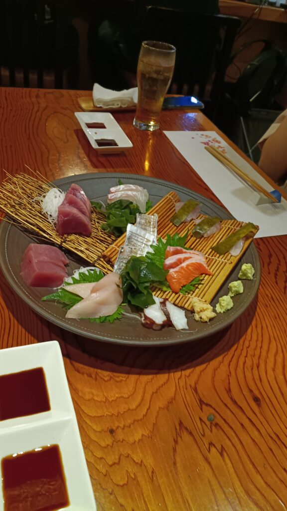 和食ダイニングひとときさんで刺身の盛り合わせ